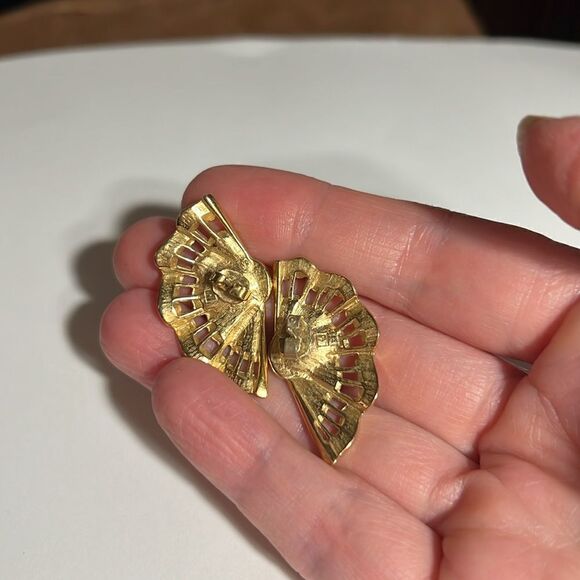 Gold & faux pearl fan pierced earrings. - Picture 4 of 4